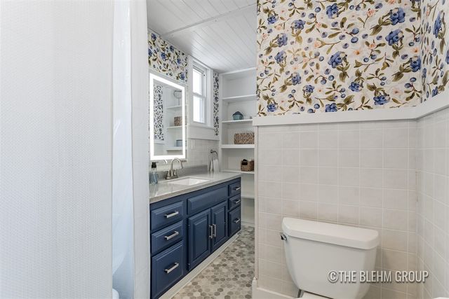 908 Superior Street, South Haven, MI 49090