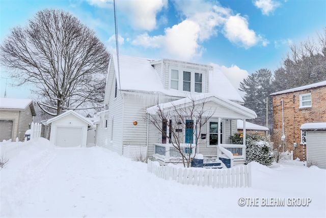 908 Superior Street, South Haven, MI 49090