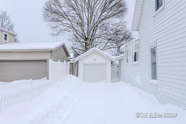 908 Superior Street, South Haven, MI 49090