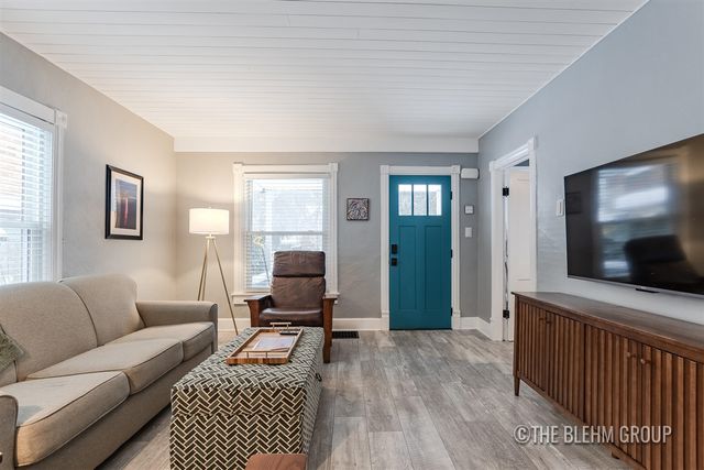 908 Superior Street, South Haven, MI 49090