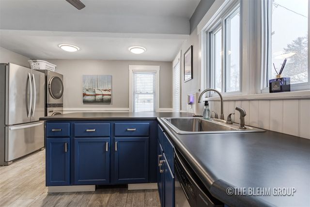 908 Superior Street, South Haven, MI 49090