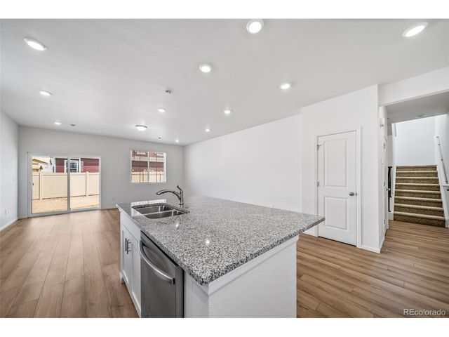 22335 E 39th Ave, Aurora, CO 80019