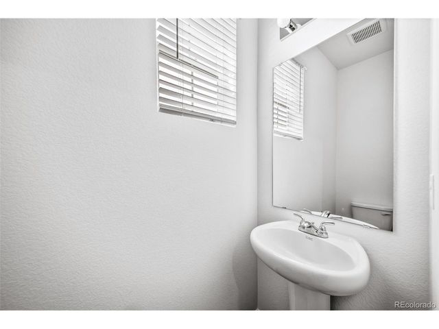 22335 E 39th Ave, Aurora, CO 80019