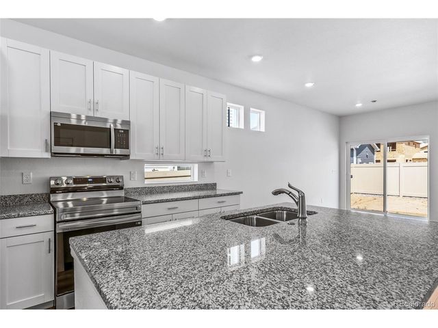 22335 E 39th Ave, Aurora, CO 80019