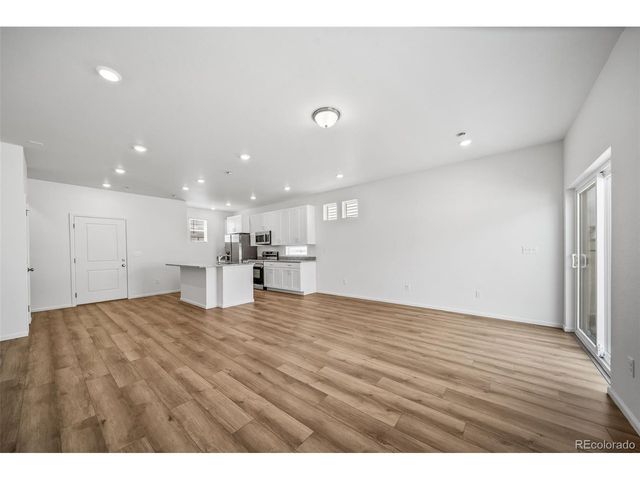 22335 E 39th Ave, Aurora, CO 80019