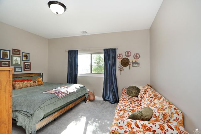 1125 Lochenshire Circle, Manhattan, KS 66503