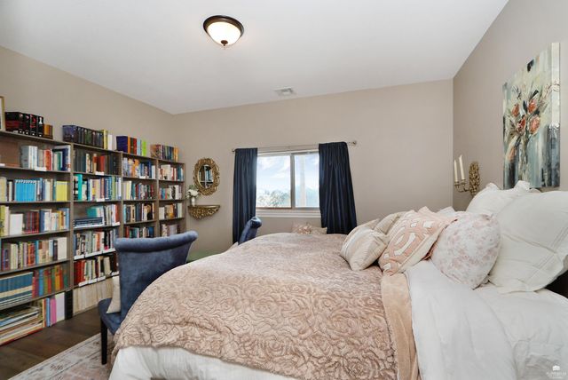 1125 Lochenshire Circle, Manhattan, KS 66503