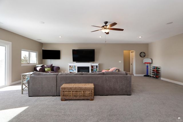 1125 Lochenshire Circle, Manhattan, KS 66503