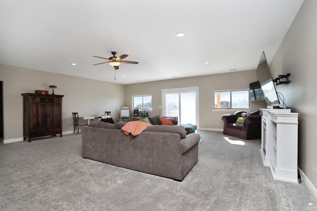 1125 Lochenshire Circle, Manhattan, KS 66503