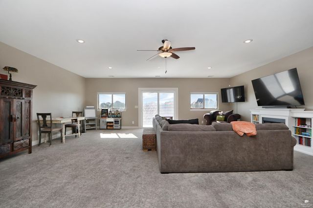 1125 Lochenshire Circle, Manhattan, KS 66503