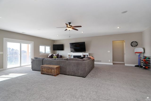 1125 Lochenshire Circle, Manhattan, KS 66503