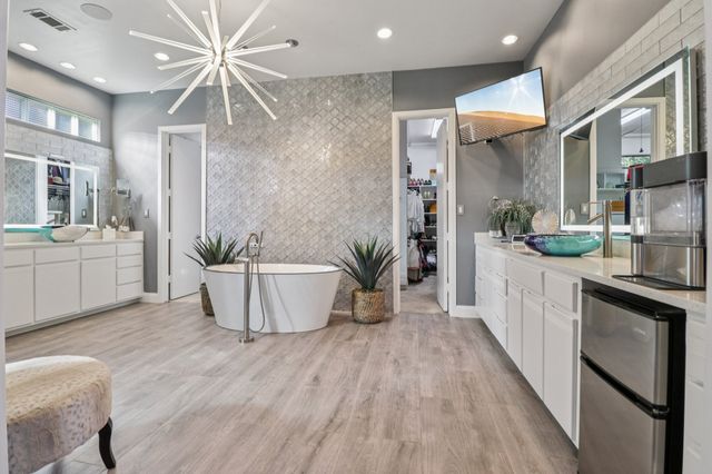 5801 Dove Creek Lane, Plano, TX 75093