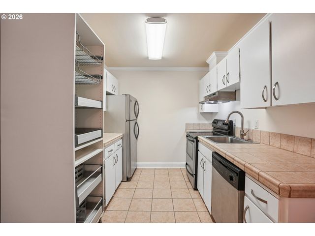 1500 Sw SKYLINE Blvd 24, Portland, OR 97221