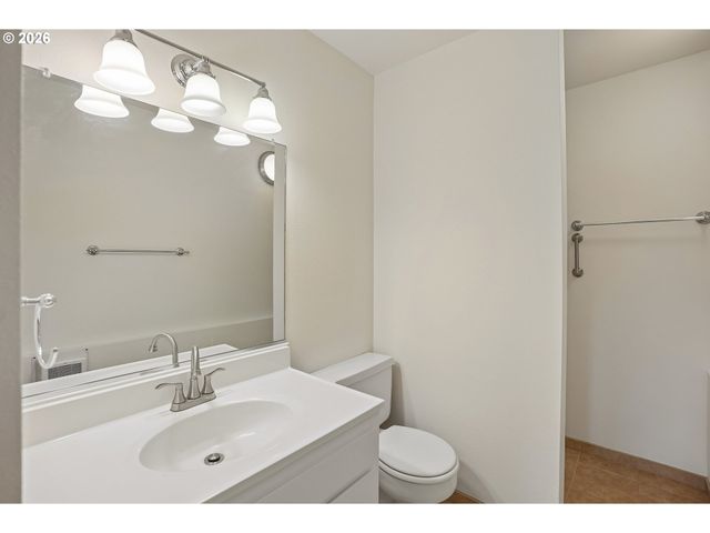 1500 Sw SKYLINE Blvd 24, Portland, OR 97221