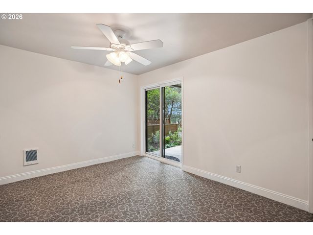 1500 Sw SKYLINE Blvd 24, Portland, OR 97221