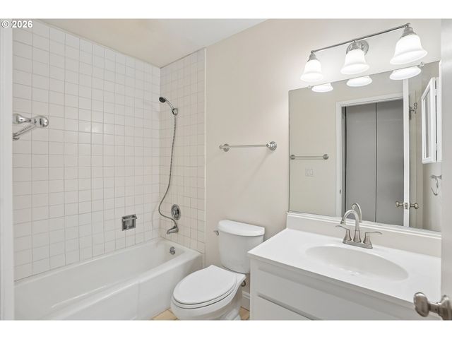 1500 Sw SKYLINE Blvd 24, Portland, OR 97221