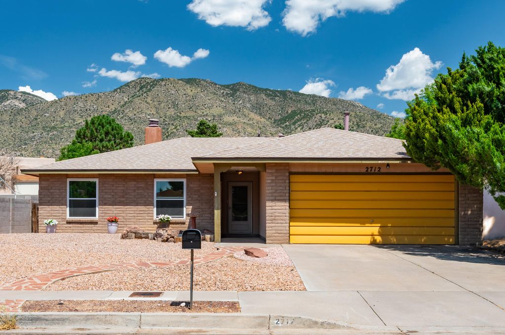 2712 LA CHARLES Drive NE, Albuquerque, NM 87112