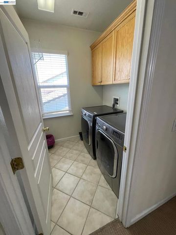 6056 Silveroak Cir, Stockton, CA 95219