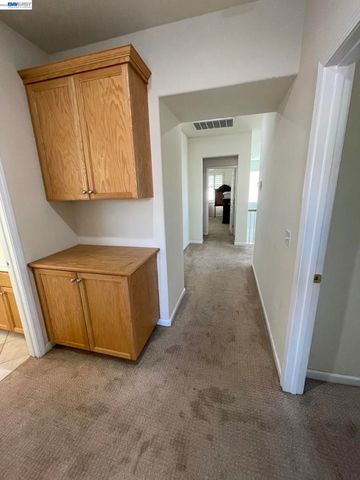 6056 Silveroak Cir, Stockton, CA 95219