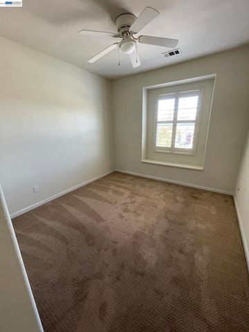 6056 Silveroak Cir, Stockton, CA 95219