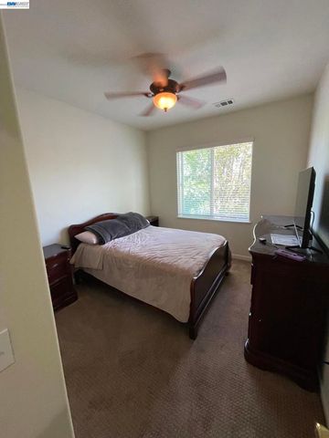 6056 Silveroak Cir, Stockton, CA 95219