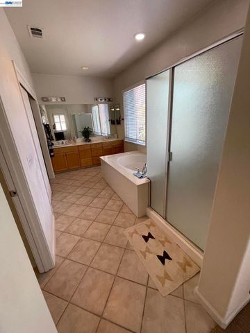 6056 Silveroak Cir, Stockton, CA 95219