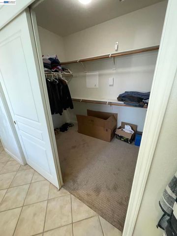 6056 Silveroak Cir, Stockton, CA 95219