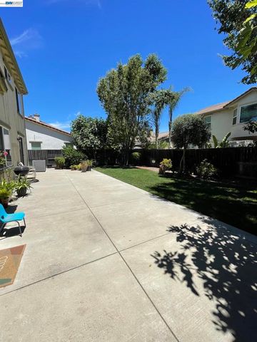 6056 Silveroak Cir, Stockton, CA 95219