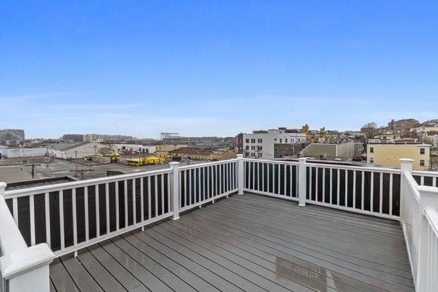 366 W 2nd St 3, Boston, MA 02127