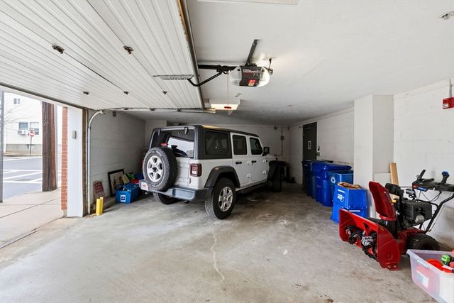 366 W 2nd St 3, Boston, MA 02127