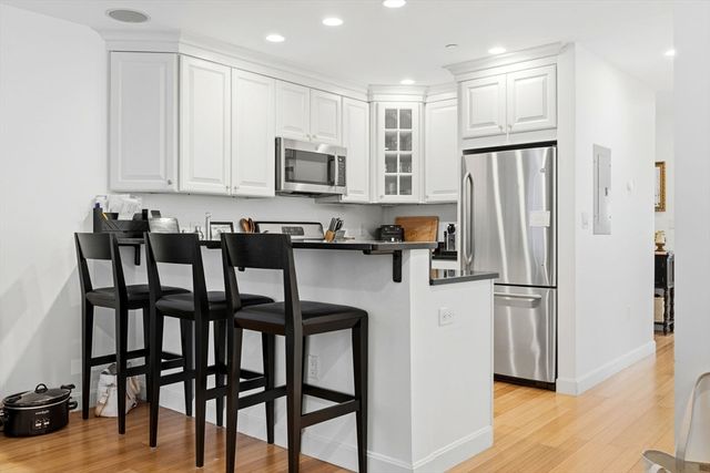 366 W 2nd St 3, Boston, MA 02127