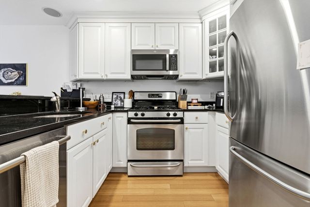 366 W 2nd St 3, Boston, MA 02127