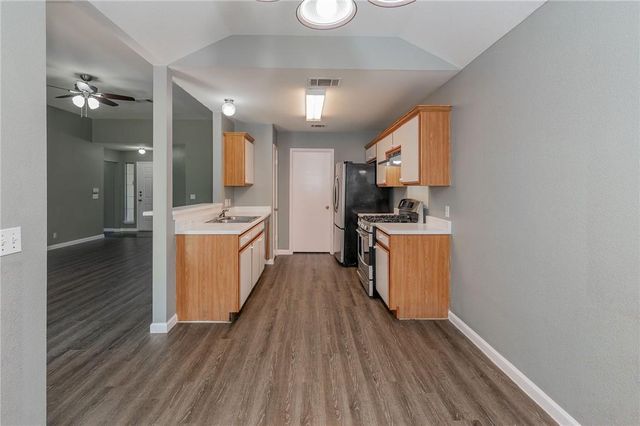 1000 Honeysuckle DR, Leander, TX 78641