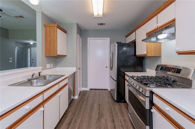 1000 Honeysuckle DR, Leander, TX 78641