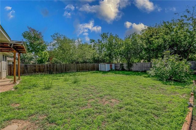 1000 Honeysuckle DR, Leander, TX 78641