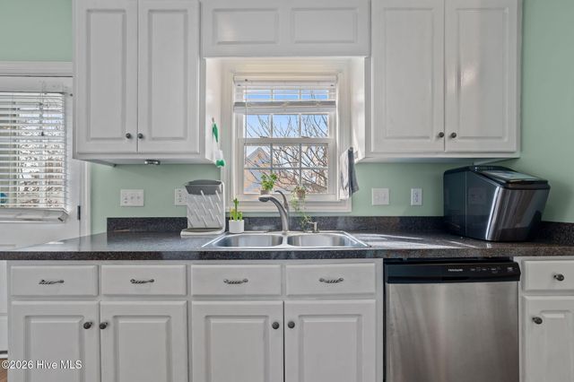 2705 Camille Drive, Winterville, NC 28590