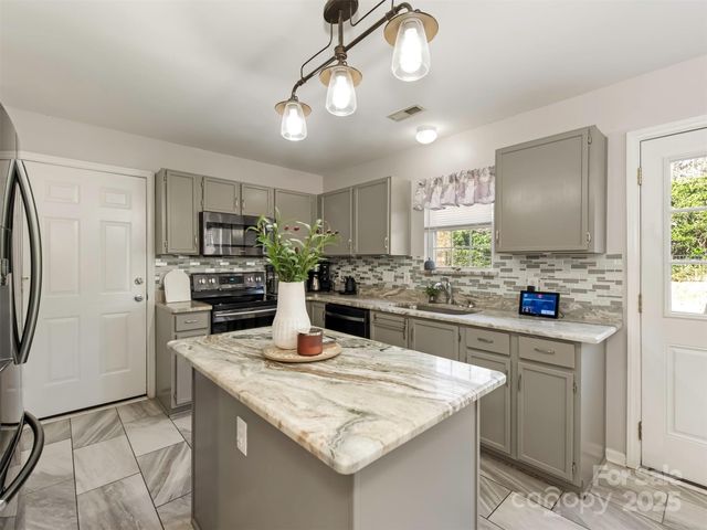 1103 Slate Ridge Road, Matthews, NC 28104