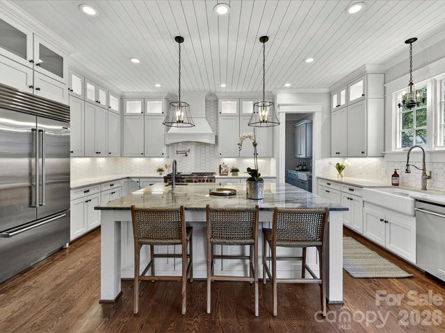 221 Anthony Circle, Charlotte, NC 28211