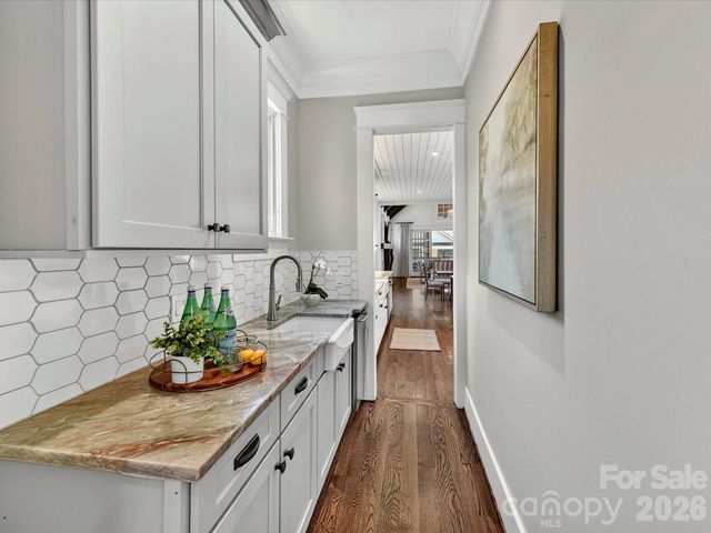 221 Anthony Circle, Charlotte, NC 28211