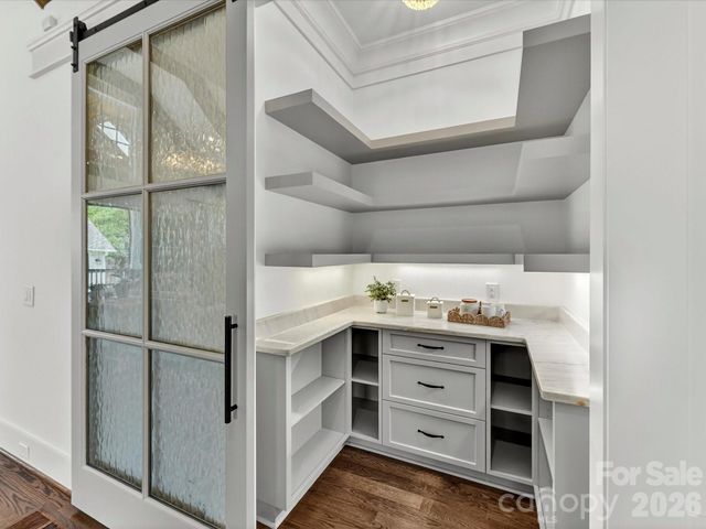 221 Anthony Circle, Charlotte, NC 28211