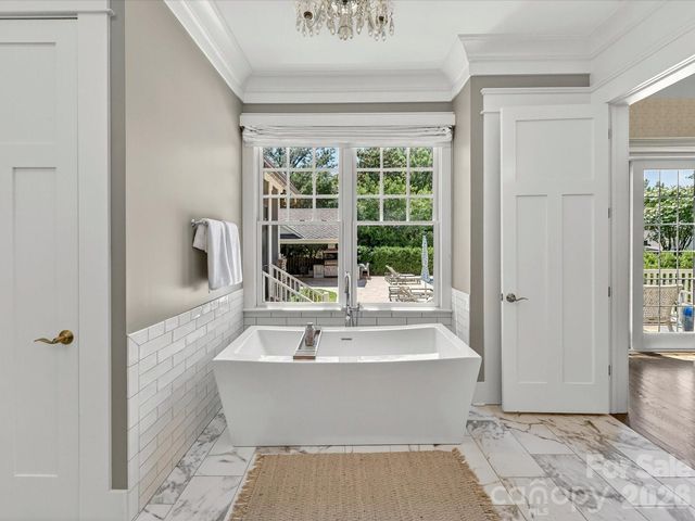 221 Anthony Circle, Charlotte, NC 28211