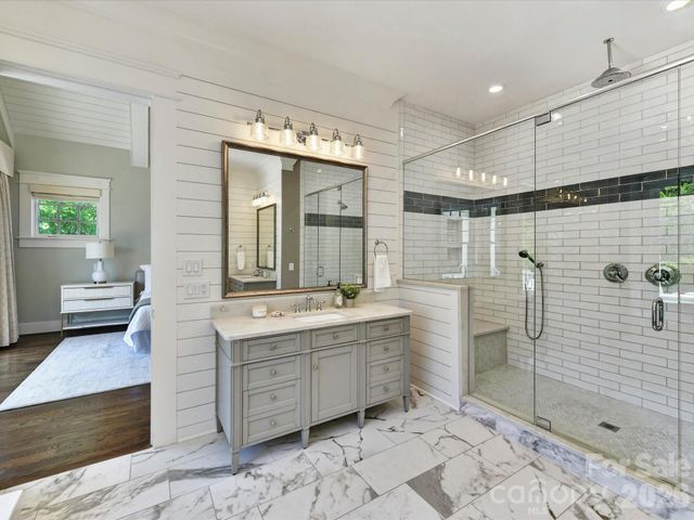 221 Anthony Circle, Charlotte, NC 28211