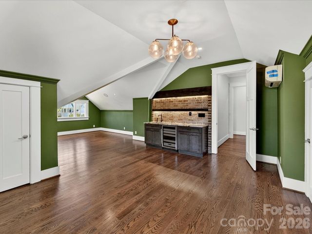 221 Anthony Circle, Charlotte, NC 28211