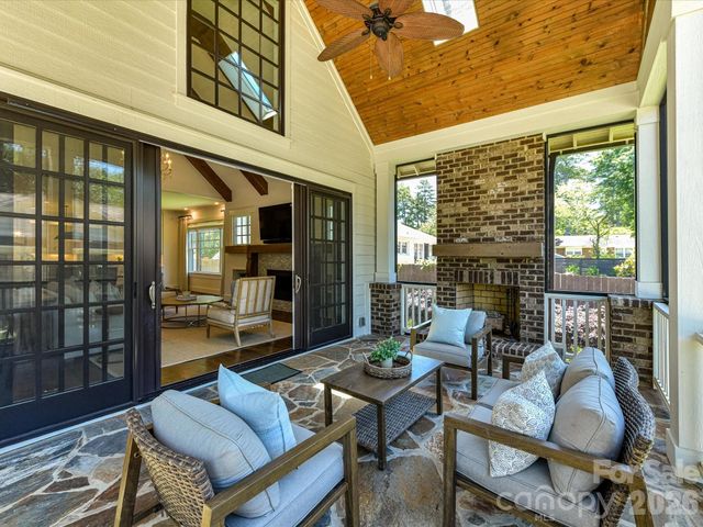 221 Anthony Circle, Charlotte, NC 28211