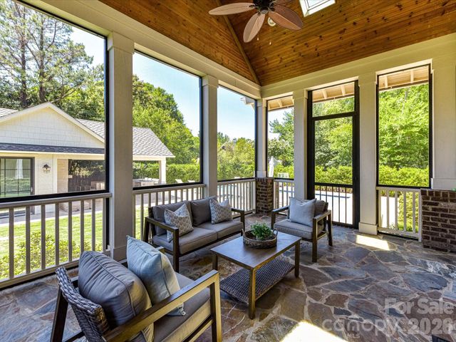 221 Anthony Circle, Charlotte, NC 28211