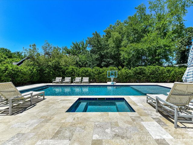 221 Anthony Circle, Charlotte, NC 28211