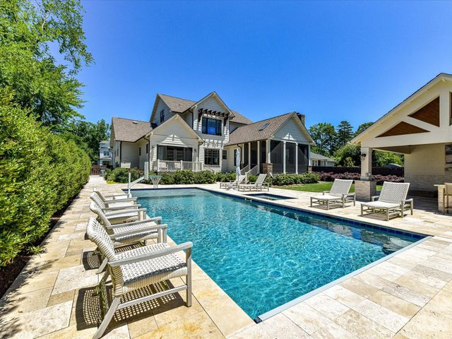 221 Anthony Circle, Charlotte, NC 28211