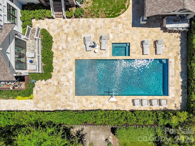 221 Anthony Circle, Charlotte, NC 28211