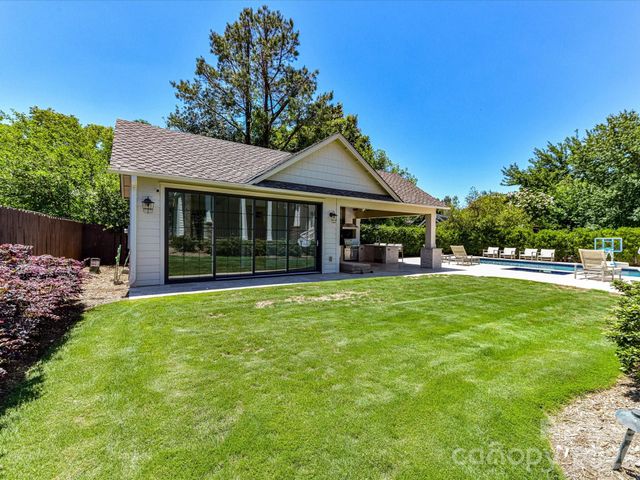 221 Anthony Circle, Charlotte, NC 28211