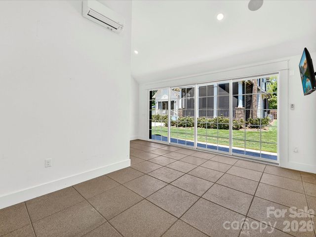 221 Anthony Circle, Charlotte, NC 28211